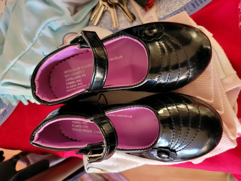 Zapatos tipo charol negros para niña - 2