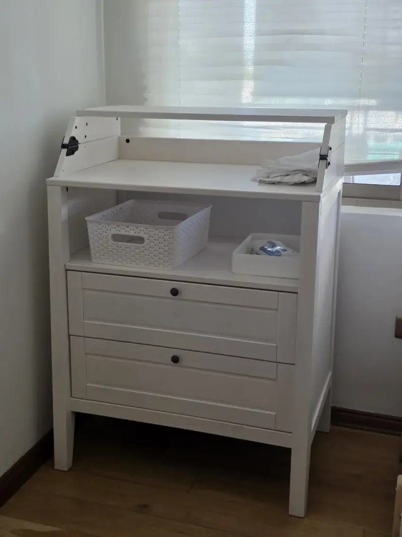 Mudador de bebé blanco con cajones de Madera - 2