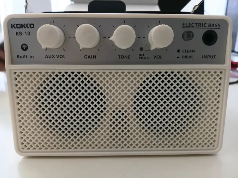 Amplificador Kokko KB-10 blanco para Bajo Potente - 1
