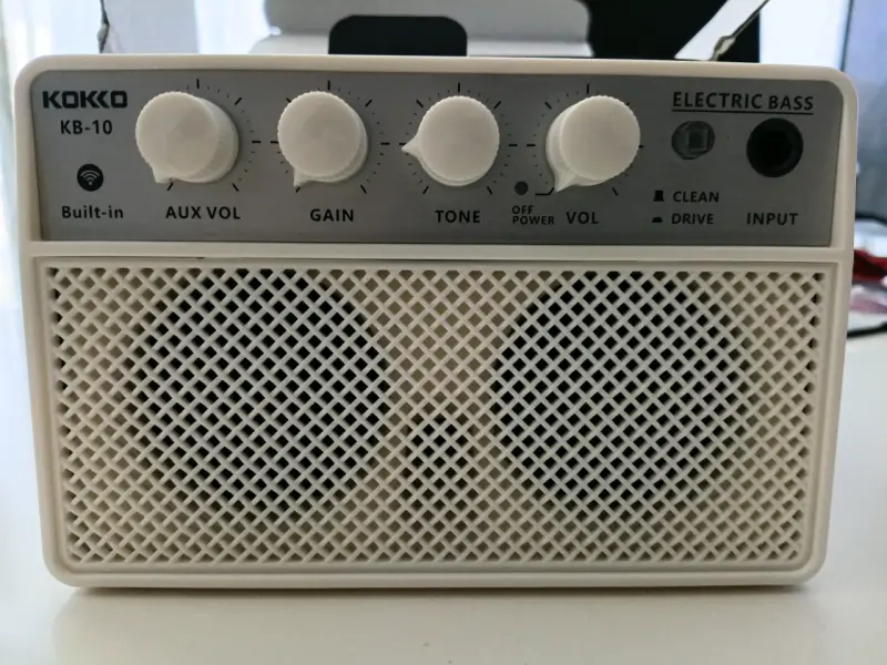 Amplificador Kokko KB-10 blanco para Bajo Potente - 2