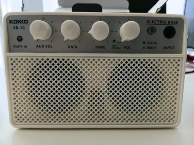 Amplificador Kokko KB-10 blanco para Bajo Potente - miniatura 2