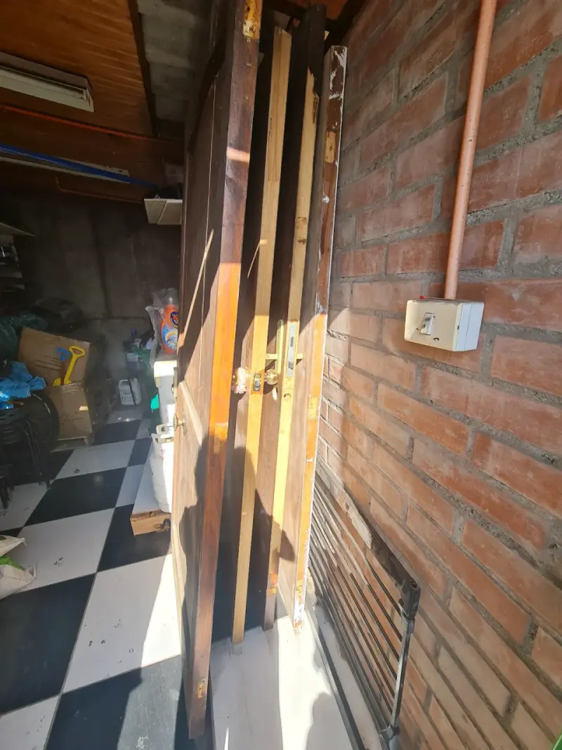 Puerta de madera rústica