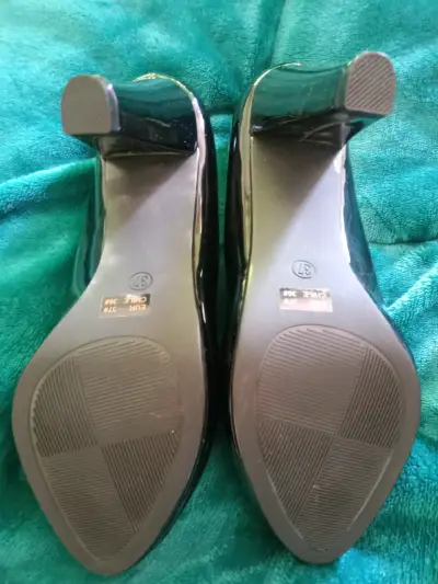 Zapatos de charol negro - miniatura 3
