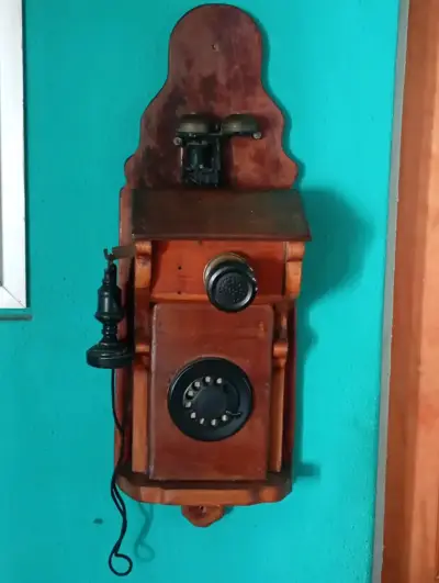 Teléfono vintage de pared - miniatura 3