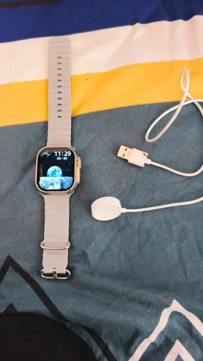 Smartwatch S9 Ultra con correa blanca - miniatura 1