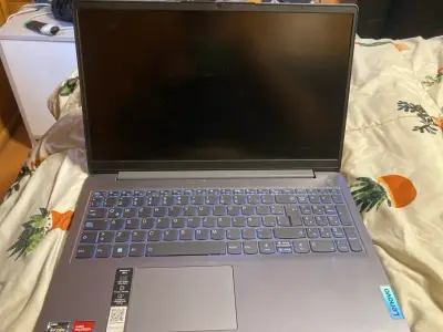 Laptop Lenovo usada gris - miniatura 2