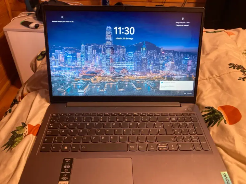 Laptop Lenovo usada gris - 3
