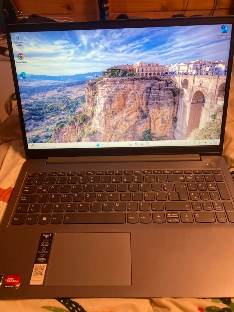 Laptop Lenovo usada gris - 4