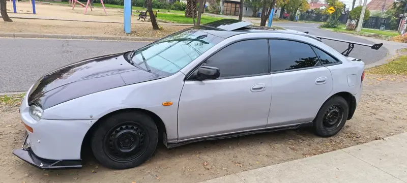 Auto deportivo gris - 2