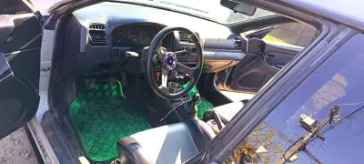 Auto deportivo gris - miniatura 6
