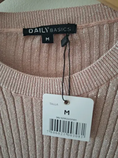 Polera malva brillante de Daily Basics - miniatura 2