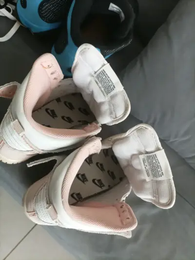 Zapatillas Nike y Jordan en buen estado - miniatura 2