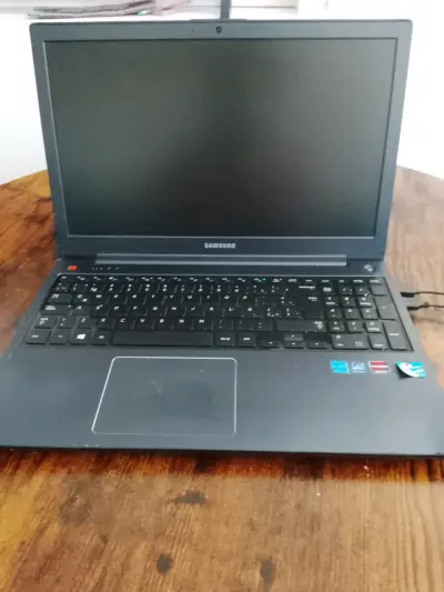 Notebook Samsung negro usado - miniatura 2