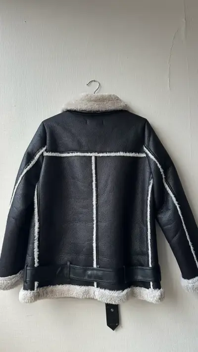 Chaqueta Negra con chiporro - miniatura 2