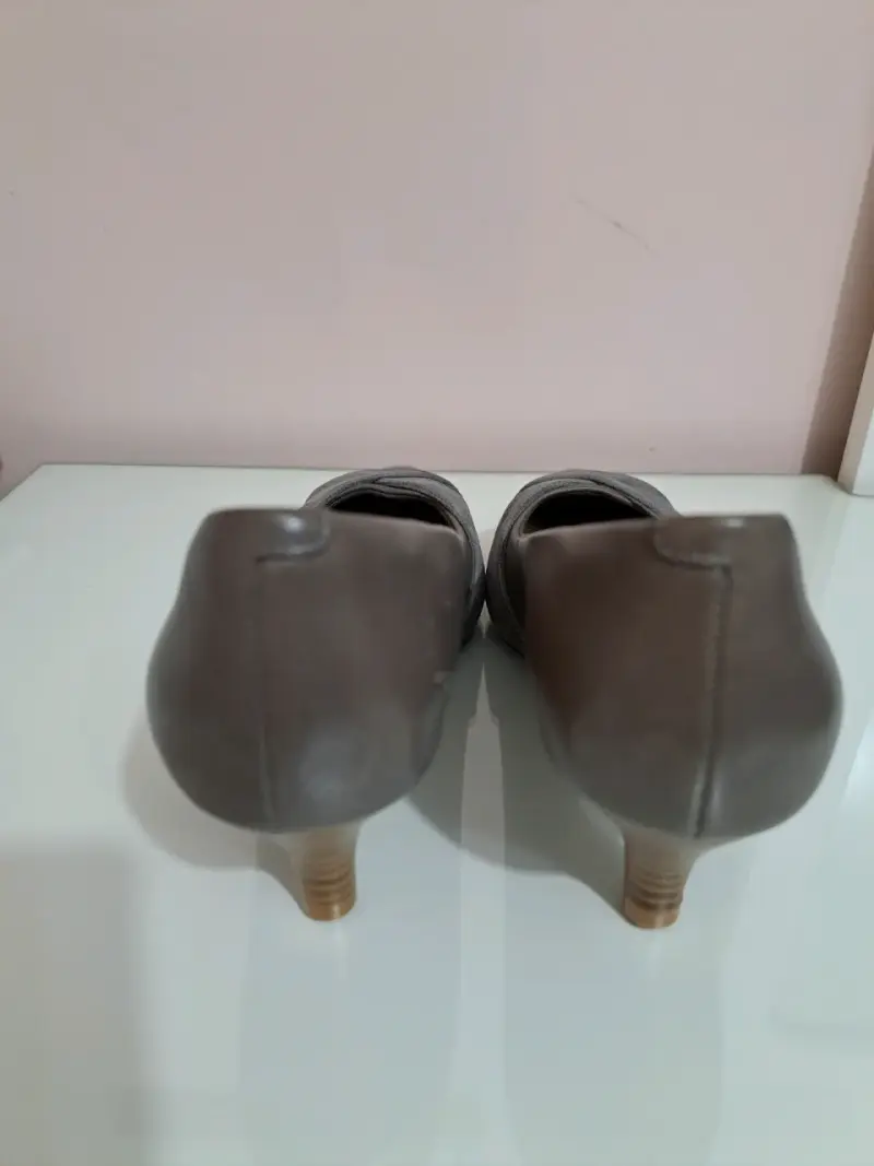 Zapatos grises elegantes - 4