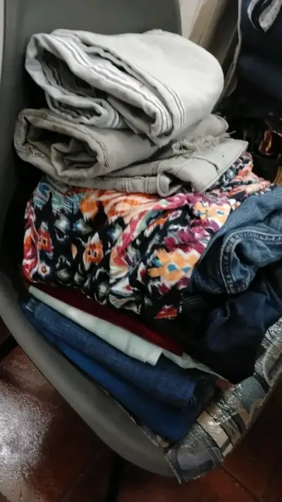 Lote de ropa variada - miniatura 1