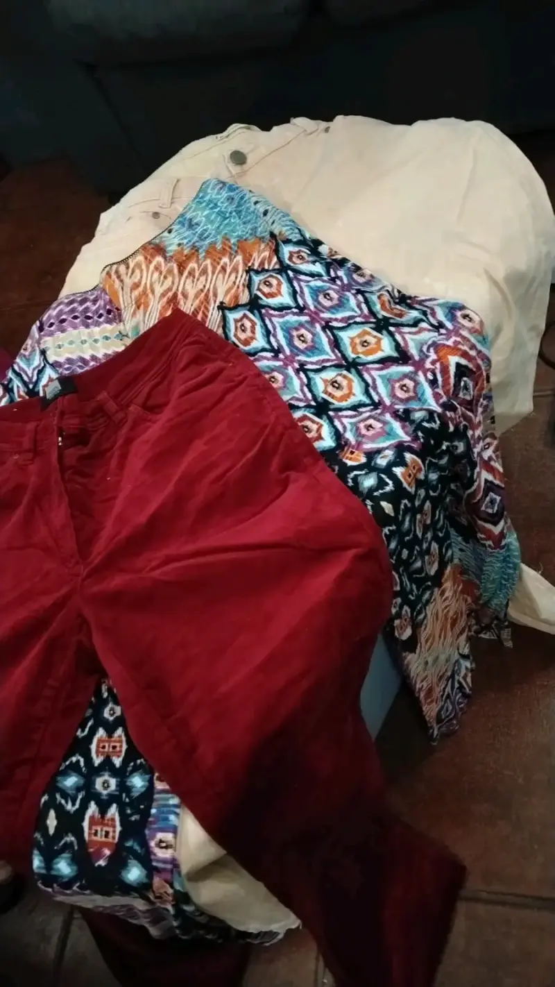 Lote de ropa variada - 6