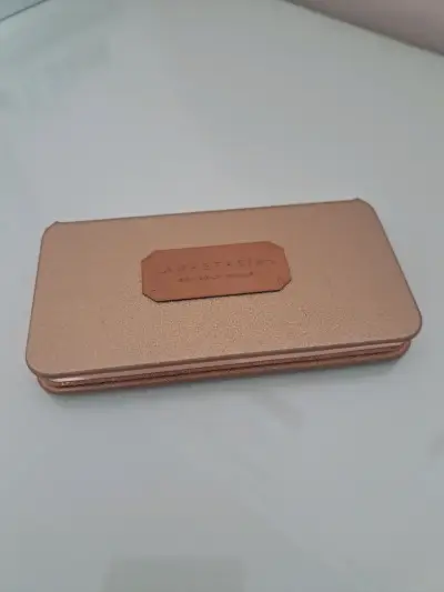 Paleta de maquillaje con espejo - miniatura 2