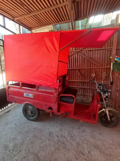 Motocarro rojo con toldo - miniatura 2