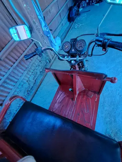 Motocarro rojo con toldo - miniatura 4