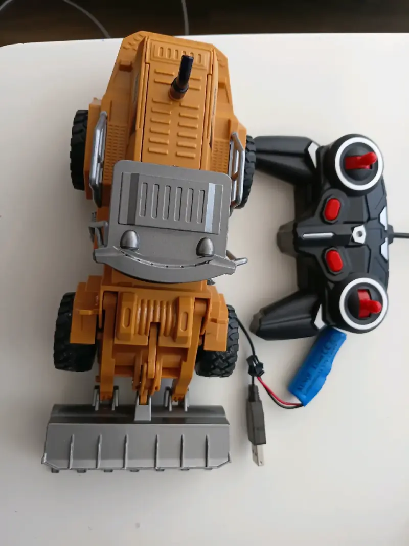 Bulldozer  1:24  control remoto con Pala metálica - 1
