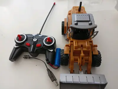 Bulldozer  1:24  control remoto con Pala metálica - miniatura 2