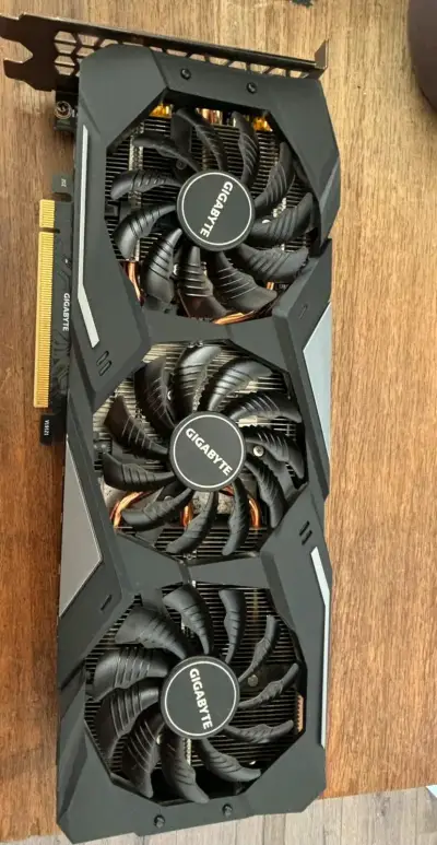 Tarjeta gráfica Gigabyte 1660 Super - miniatura 1
