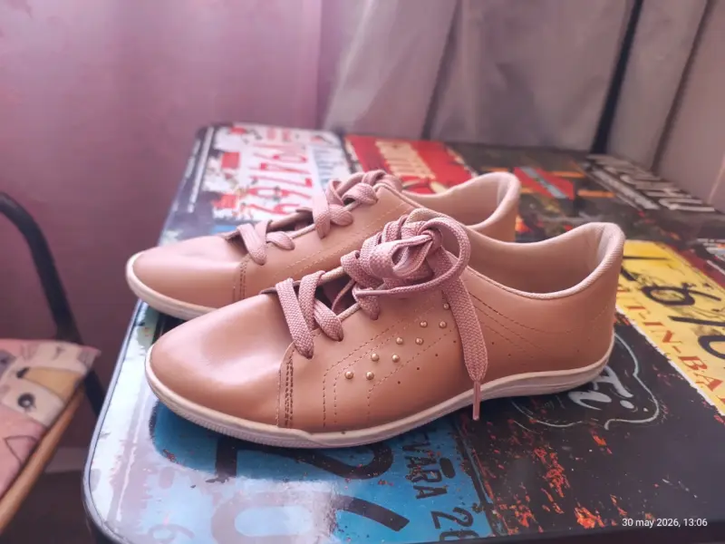 Zapatillas rosadas con cordones - 2