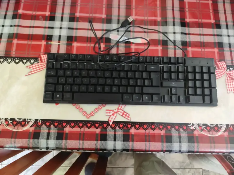 Teclado USB negro Gamer con RGB - 2