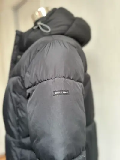 Parka negra WILD LAMA NUEVA - miniatura 3