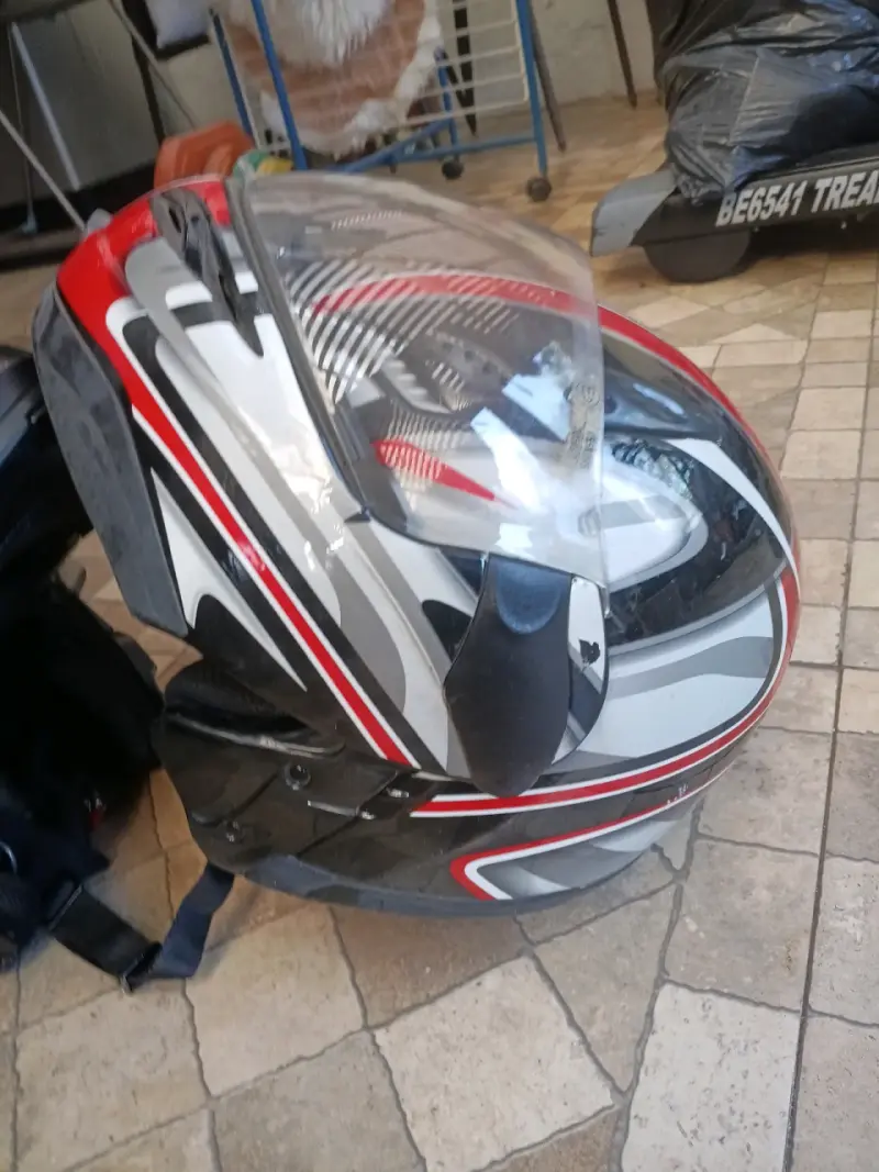 Cascos de moto negro y rojo-negro - 3