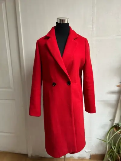 Abrigo rojo elegante mujer - miniatura 1