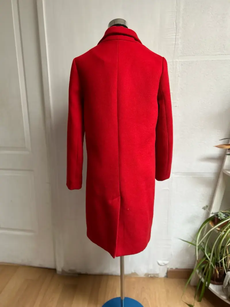 Abrigo rojo elegante mujer - 5