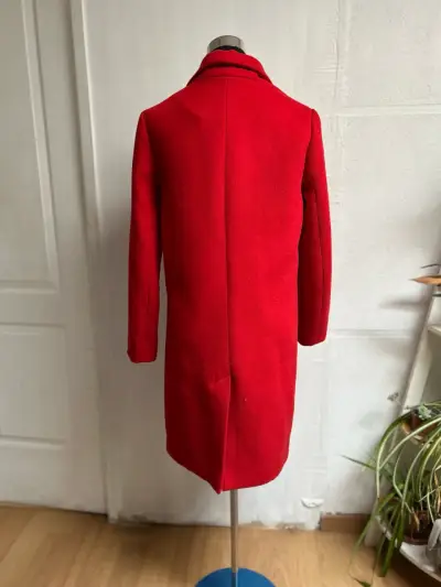 Abrigo rojo elegante mujer - miniatura 5