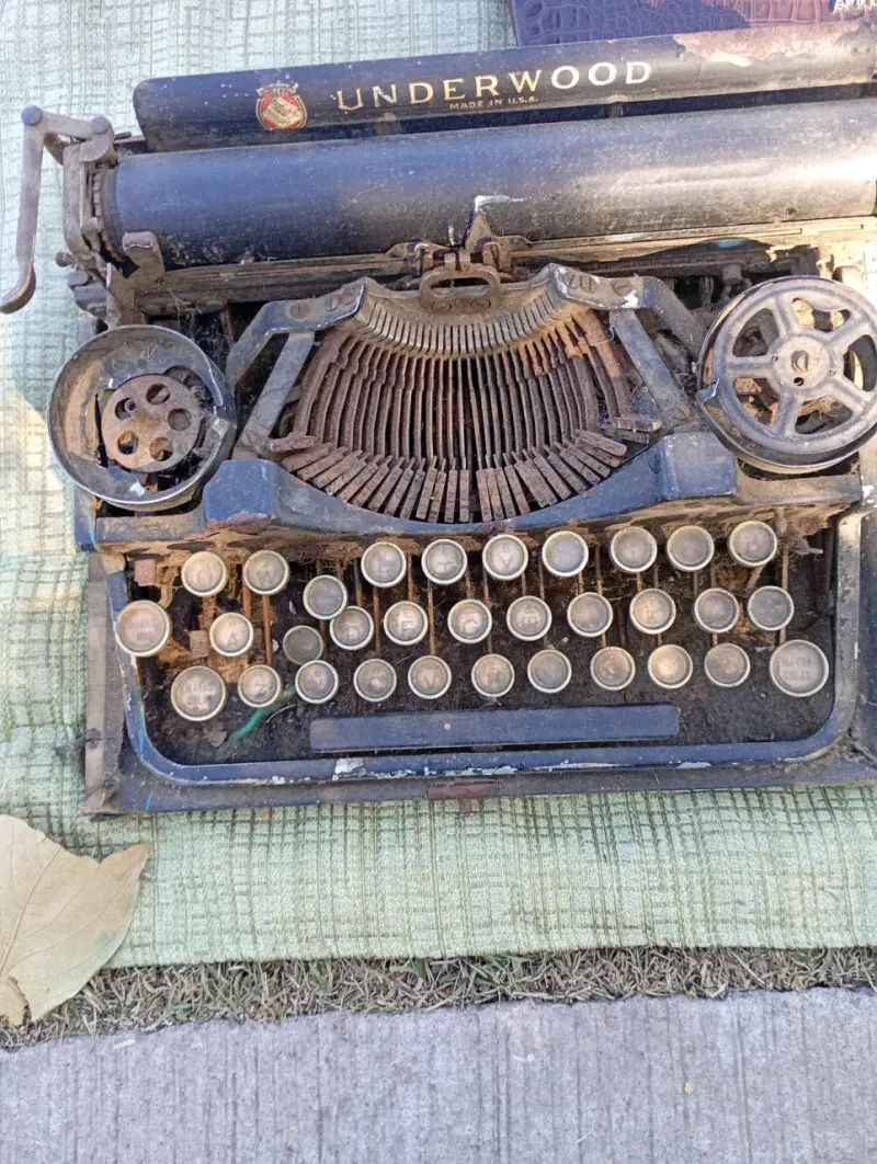 Máquina de escribir Underwood antigua - 1