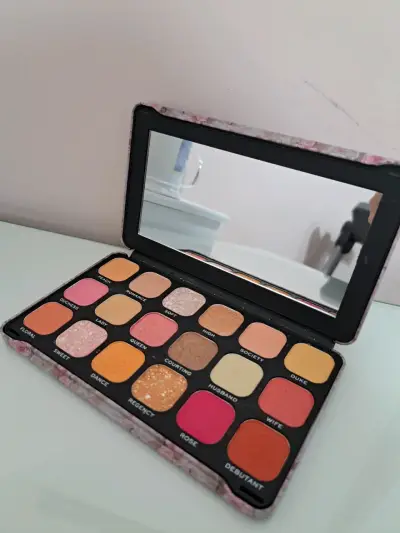 Paleta de sombras con espejo - miniatura 1