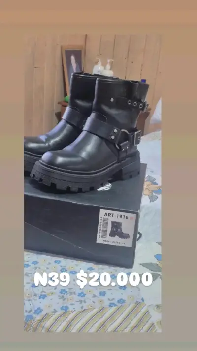 Botas negras de cuero - miniatura 1