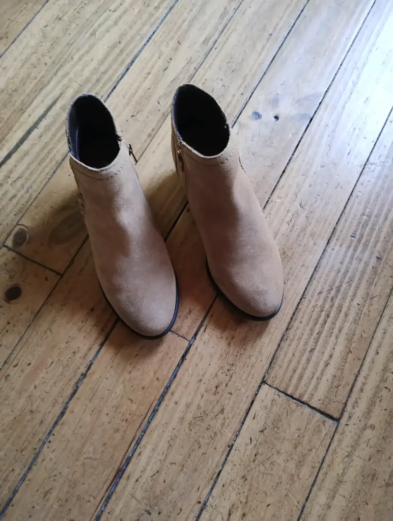 Botines camel de gamuza Apology - 4