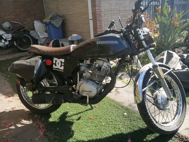 Moto Honda en buen estado - 1