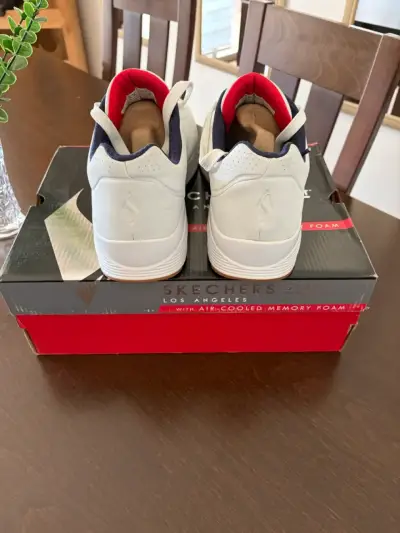 Zapatillas Skechers blancas casi nuevas - miniatura 3
