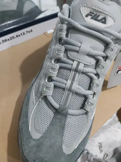 Zapatillas deportivas grises nuevas - miniatura 2
