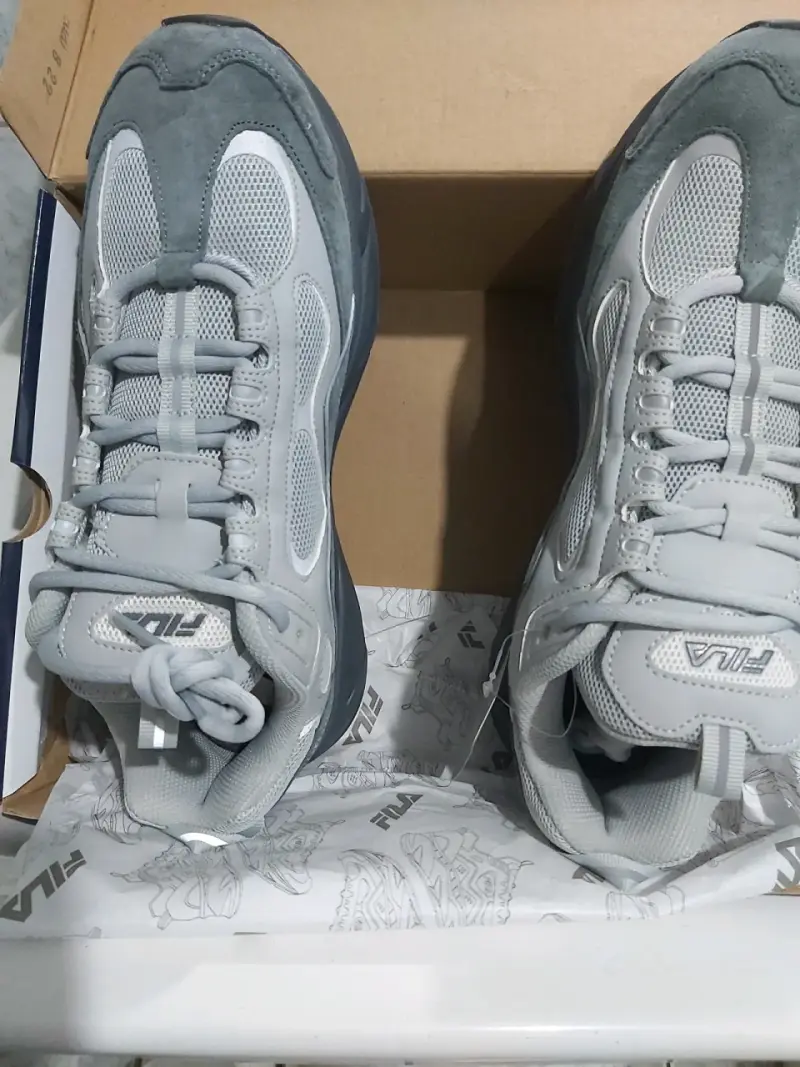 Zapatillas deportivas grises nuevas - 3