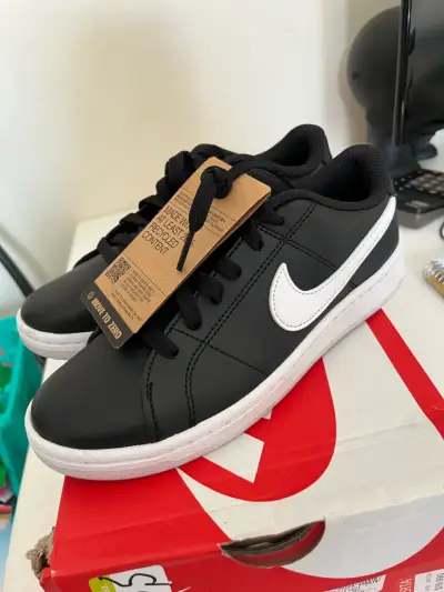 Zapatillas negras deportivas - miniatura 1