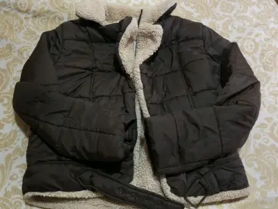 Chaqueta acolchada marrón con forro y cosas varias - miniatura 1