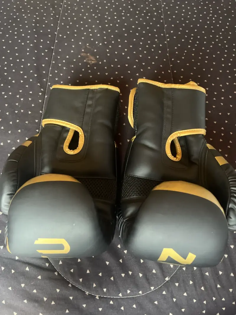 Guantes de boxeo negros - 2