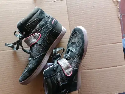 Zapatillas negras de niño brillantes - miniatura 1