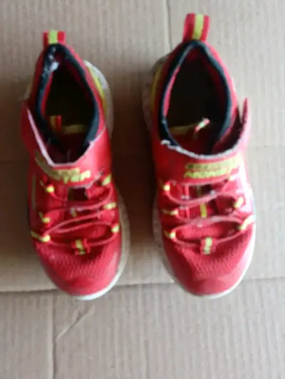 Zapatillas deportivas rojas - miniatura 1