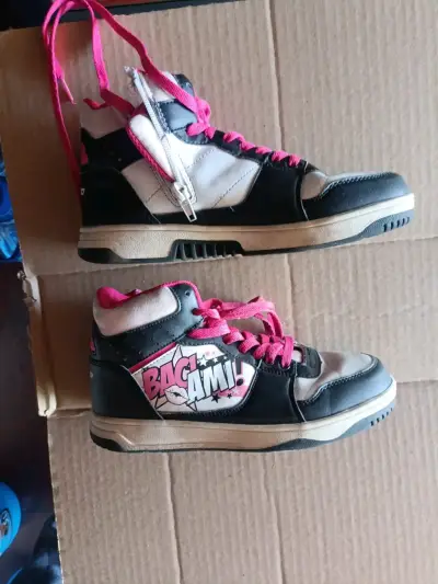 Zapatillas altas negro y rosa números 36 - miniatura 1
