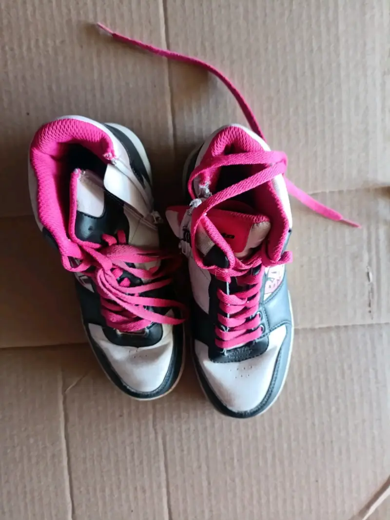Zapatillas altas negro y rosa números 36 - 2