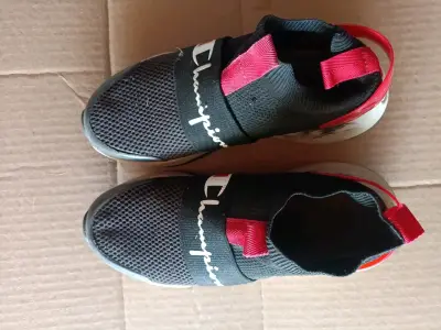 Zapatillas negras Champion - miniatura 1